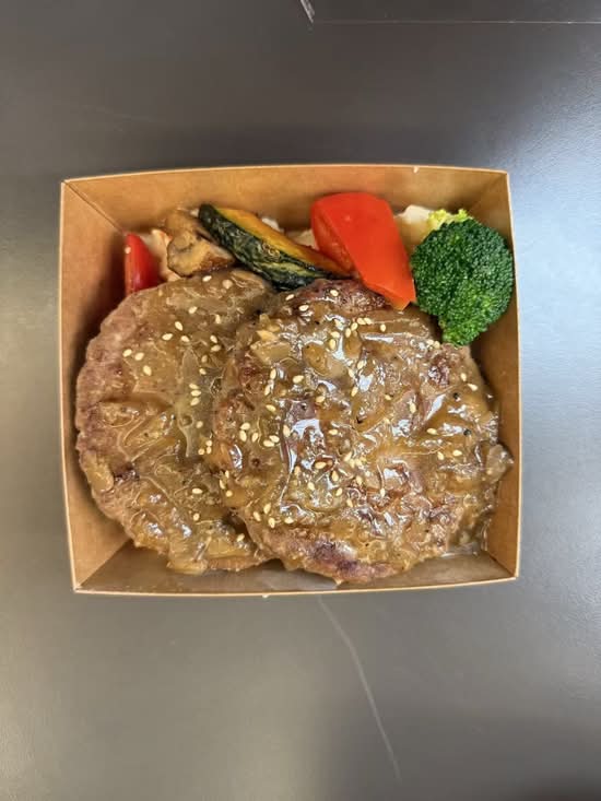 黑椒汁配安格斯漢堡排 / Angus Beef Patty Wig Black Pepper Sauce